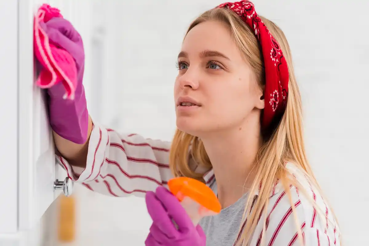 cleaning bathroom vinegar baking soda