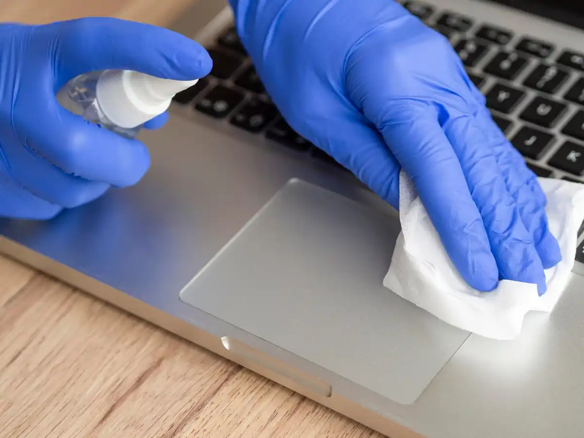 cleaning digital storage on laptop with software tool
