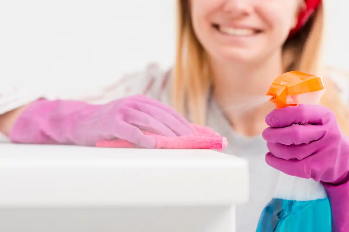 cleaning bathroom with spray bottle