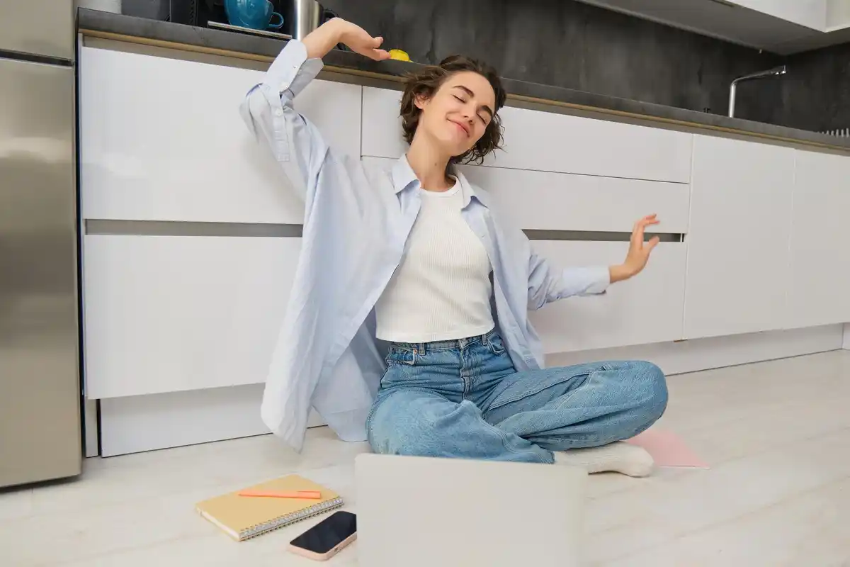 relaxed home cleaning tips minimalistic tidy room