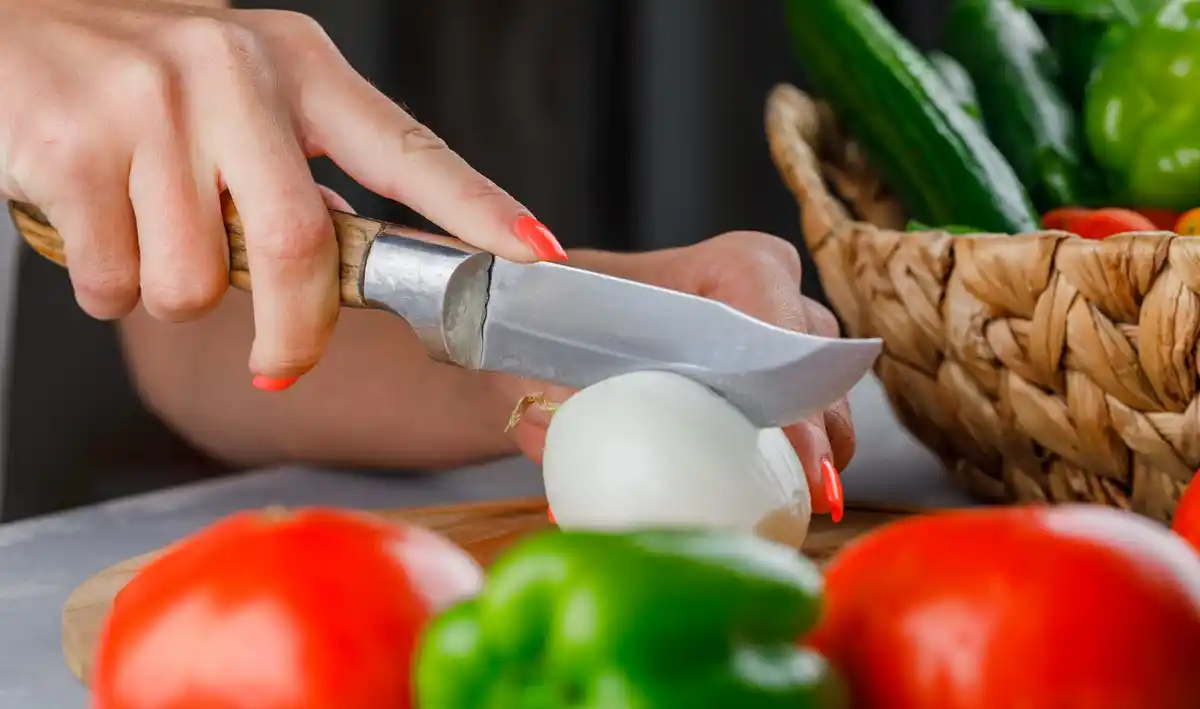 kitchen knife safety cutting vegetables claw grip technique