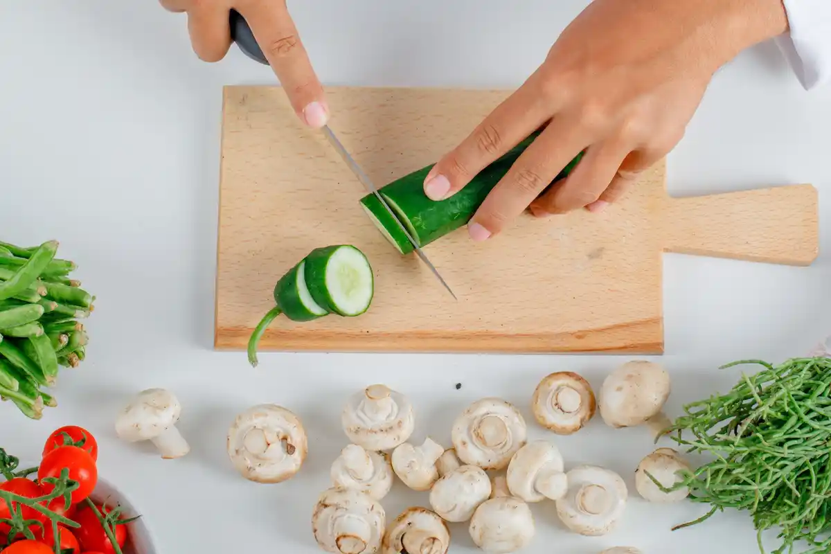 kitchen knife cutting vegetables quickly and safely