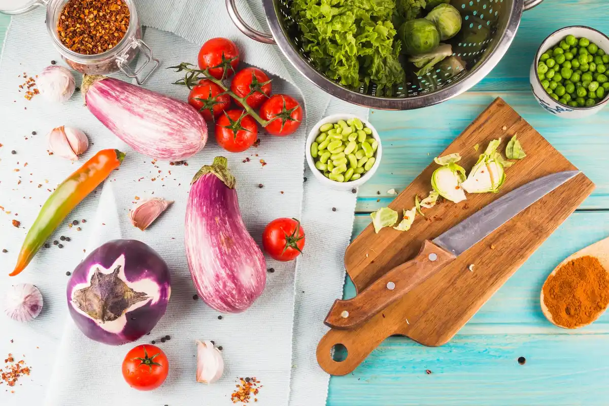 simple kitchen cooking tips Netherlands fresh herbs colorful vegetables
