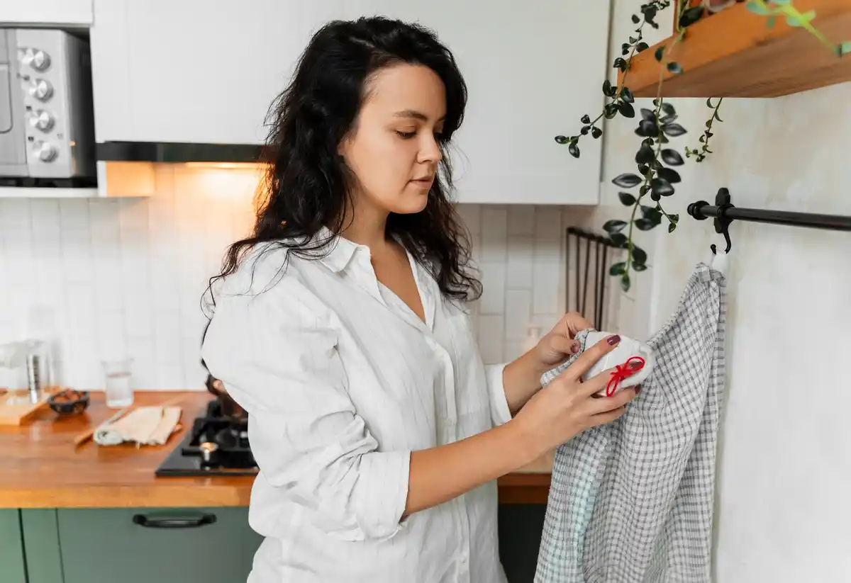 simple time-saving household hacks kitchen cleaning laundry organization