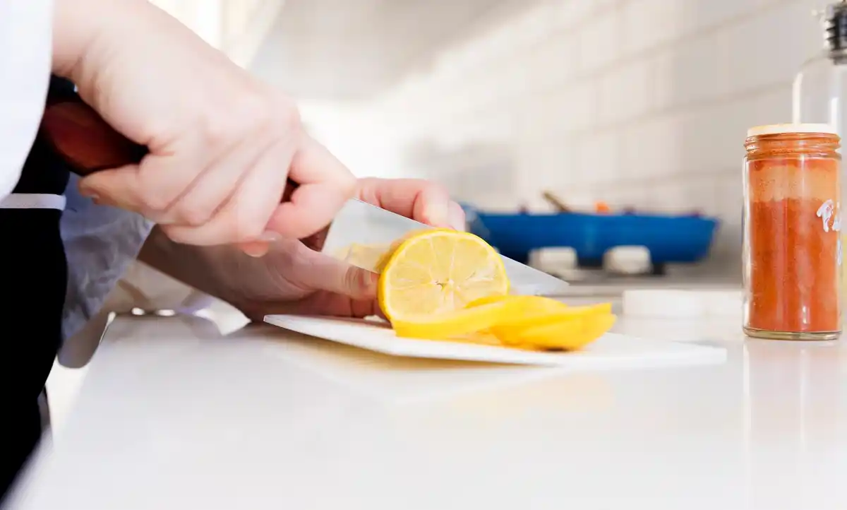 kitchen cleaning with dish soap hack