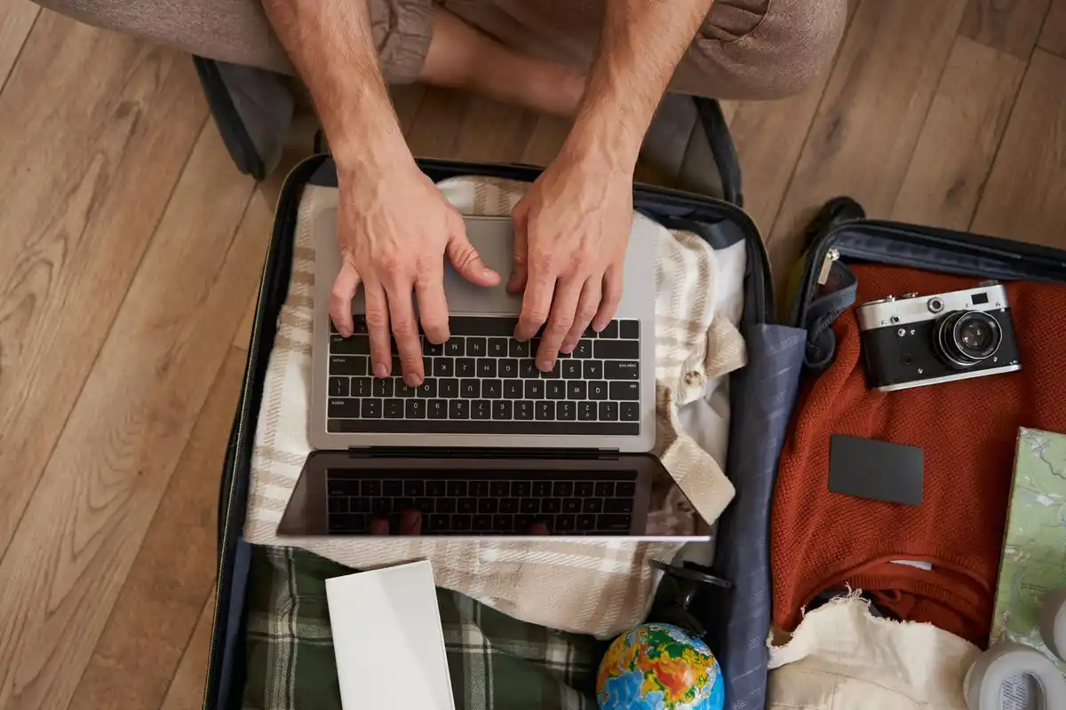 smart suitcase packing tips travel hacks