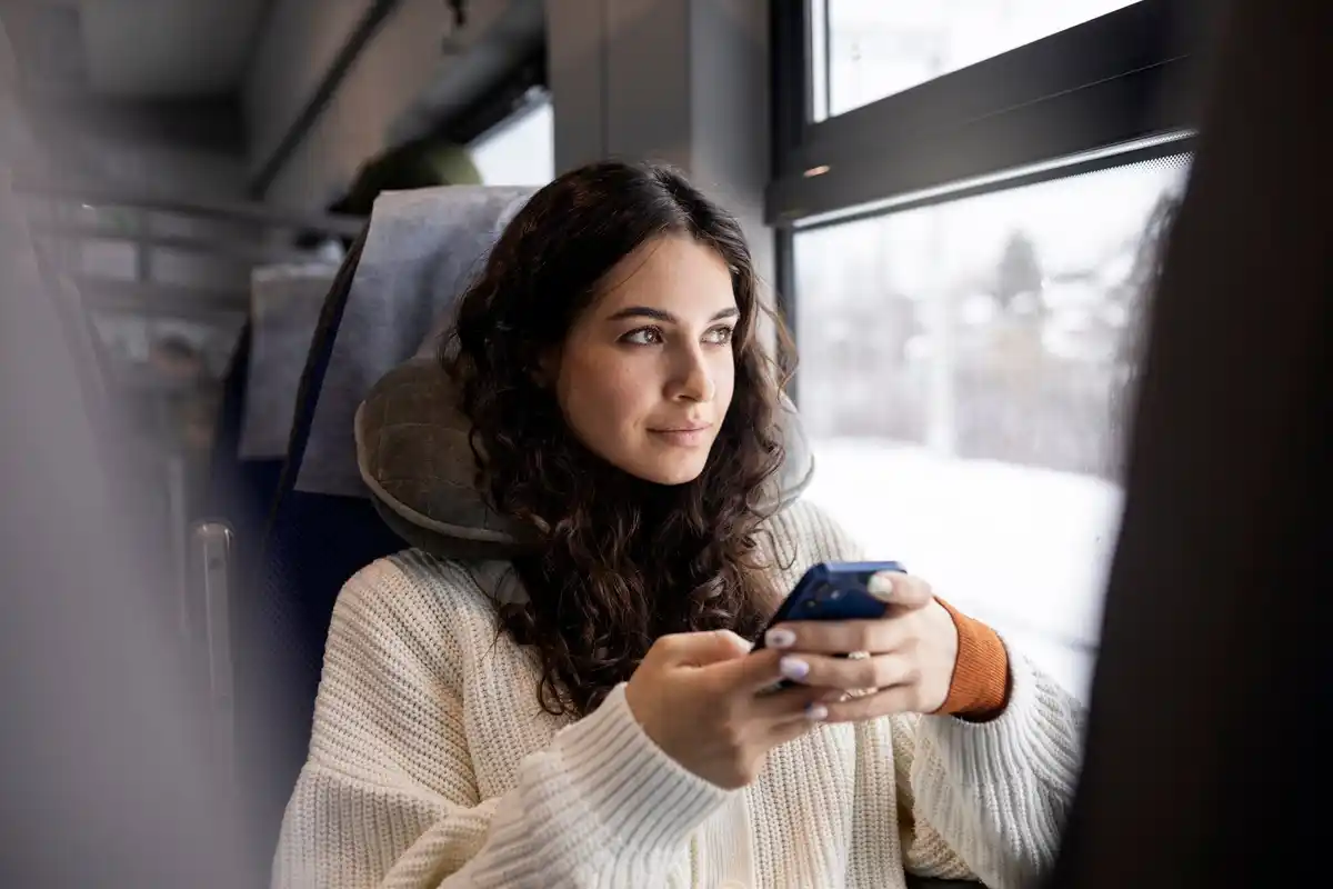 Dutch public transport app on smartphone
