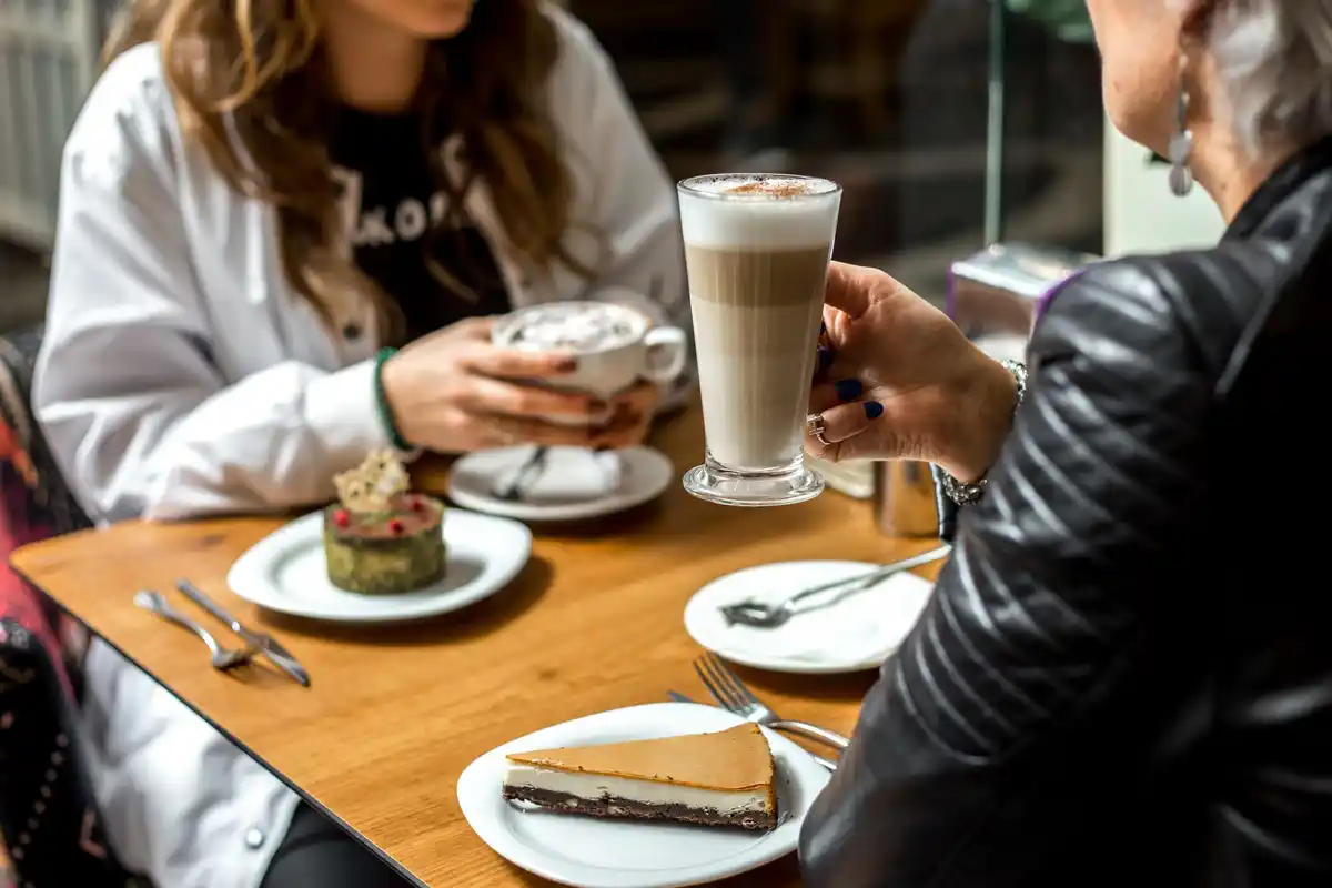 Dutch café serving healthy intermittent fasting meals
