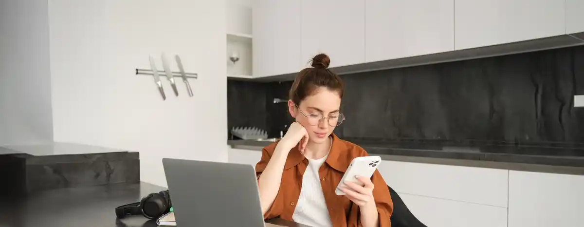 smartphone as second monitor home office