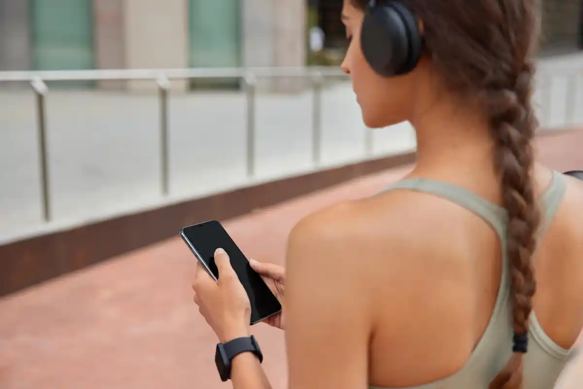 wireless earbuds settings smartphone