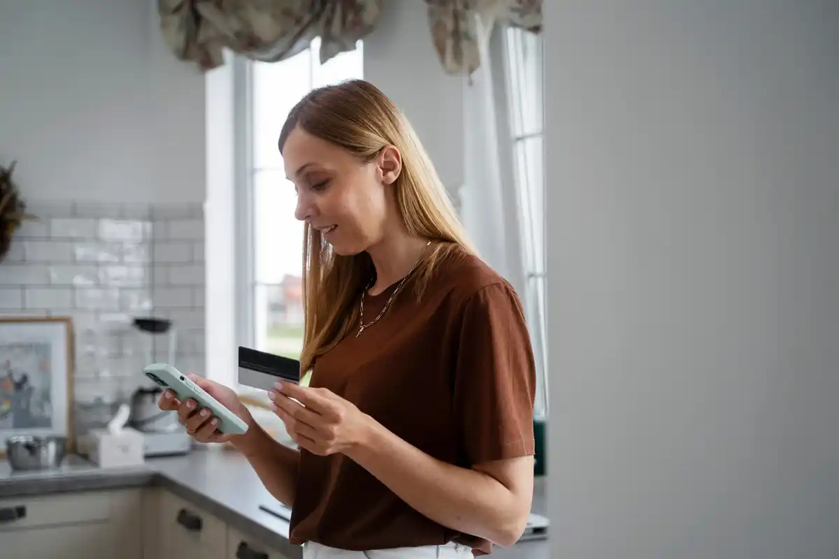 Dutch person using smartphone app to automate tasks at home