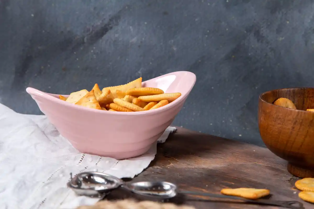 crispy fried snacks with ice cubes in kitchen