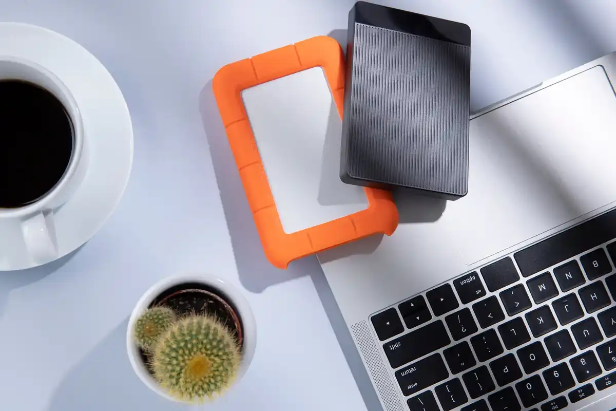 cloud storage Google Drive Dropbox laptop phone