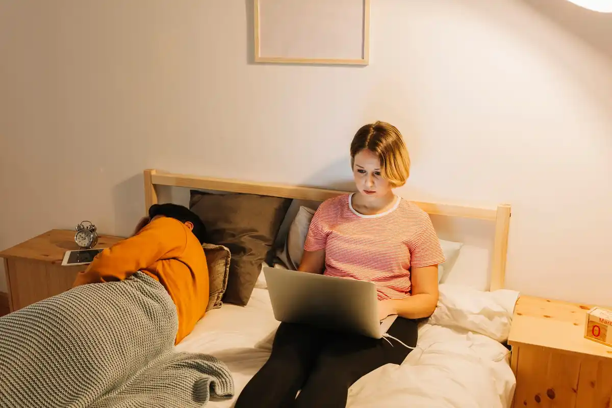 laptop sleep mode vs shutdown benefits