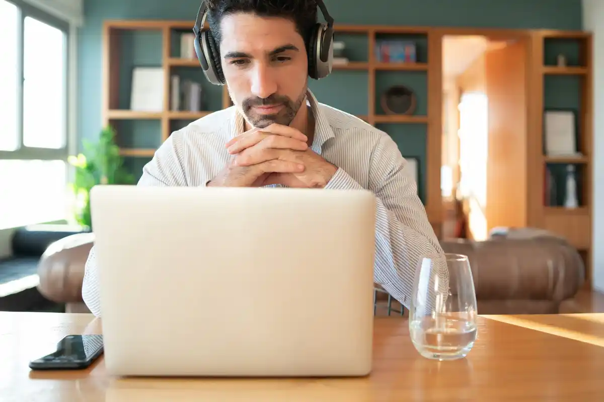 laptop voice command feature