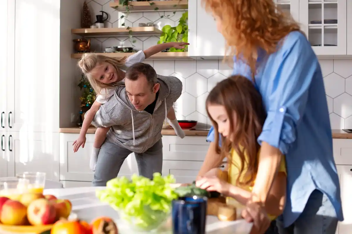 family organizing daily routine Dutch household