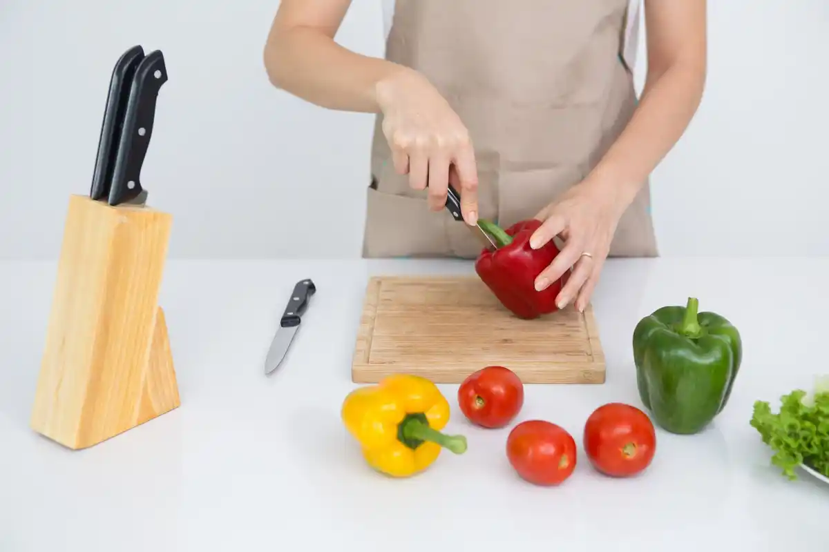 efficient kitchen knife chopping vegetables