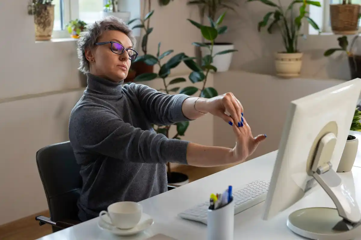 focused person staying energetic during busy workday