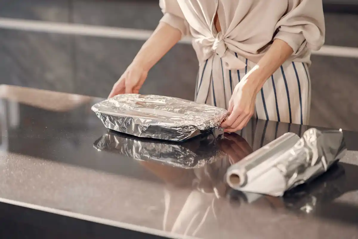 cleaning burnt Dutch cooking pan baking soda vinegar
