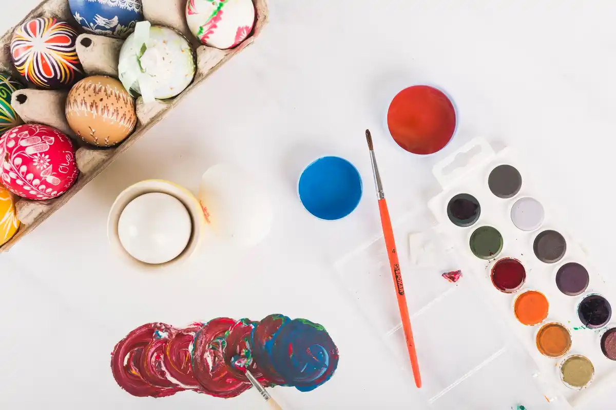 diy decorated glass jar with beads and paint