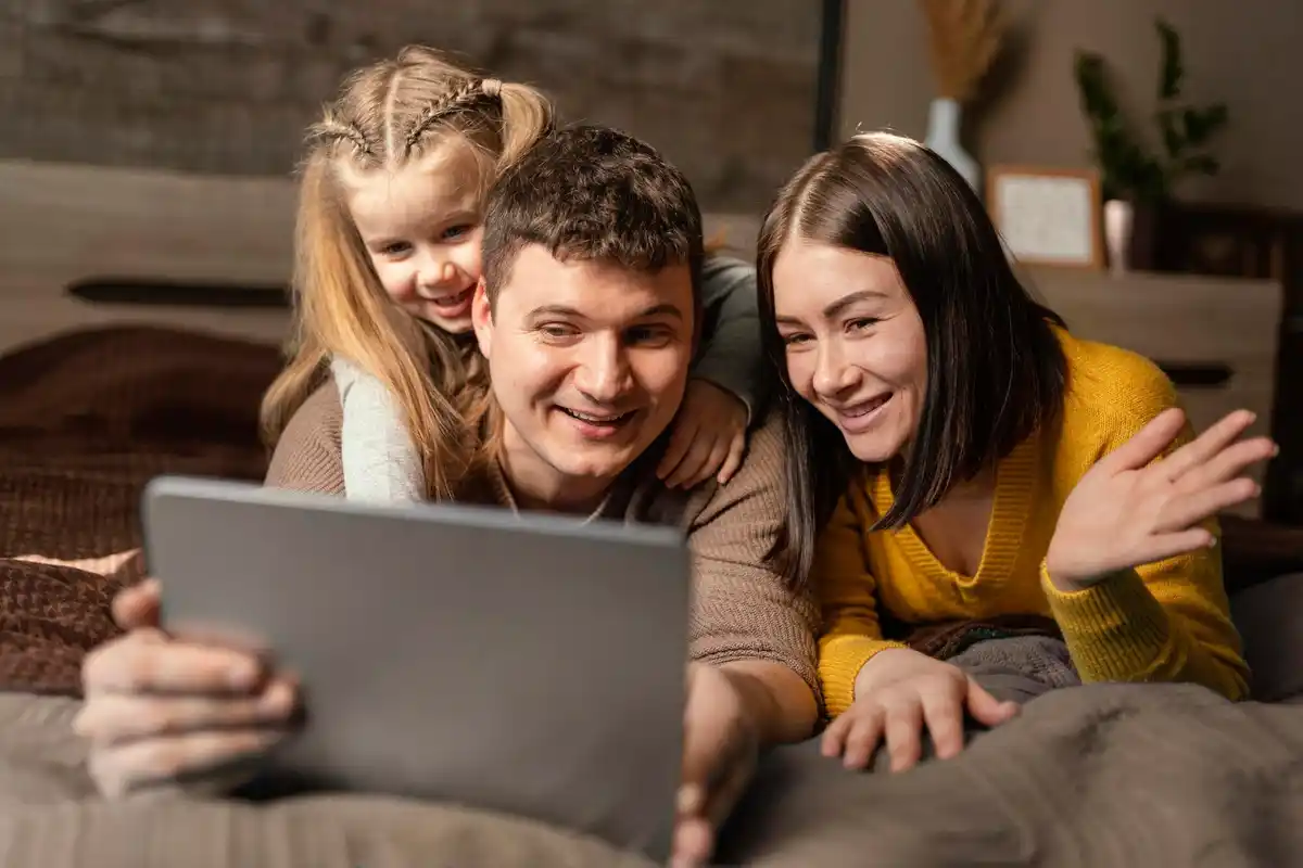 family digital detox evening