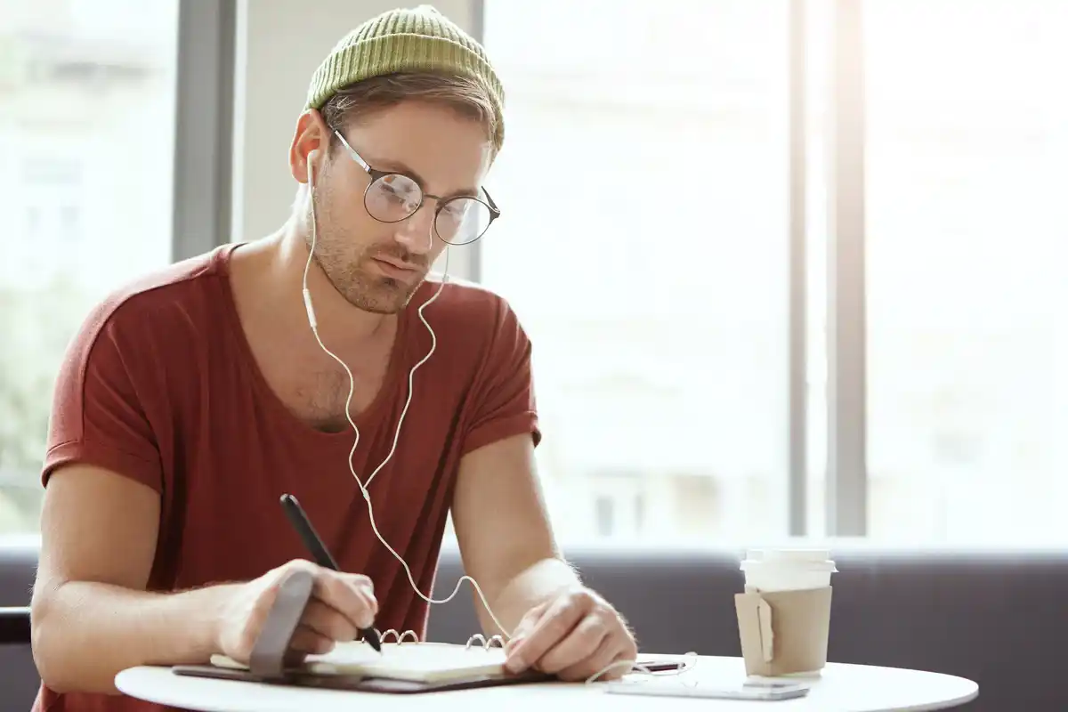 Dutch person managing time with calendar and smartphone