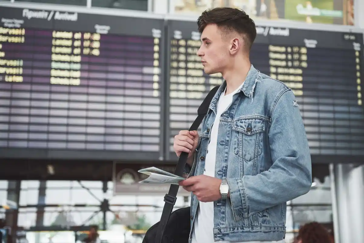 airport traveler checking rules luggage