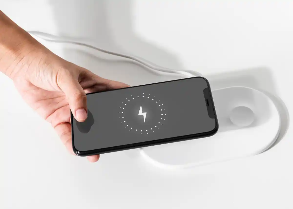 close apps on smartphone to save battery