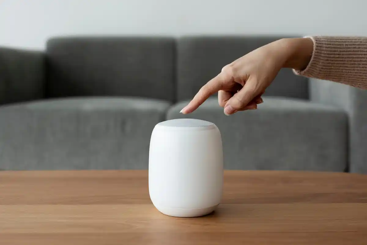 smart home speaker Dutch living room cozy technology