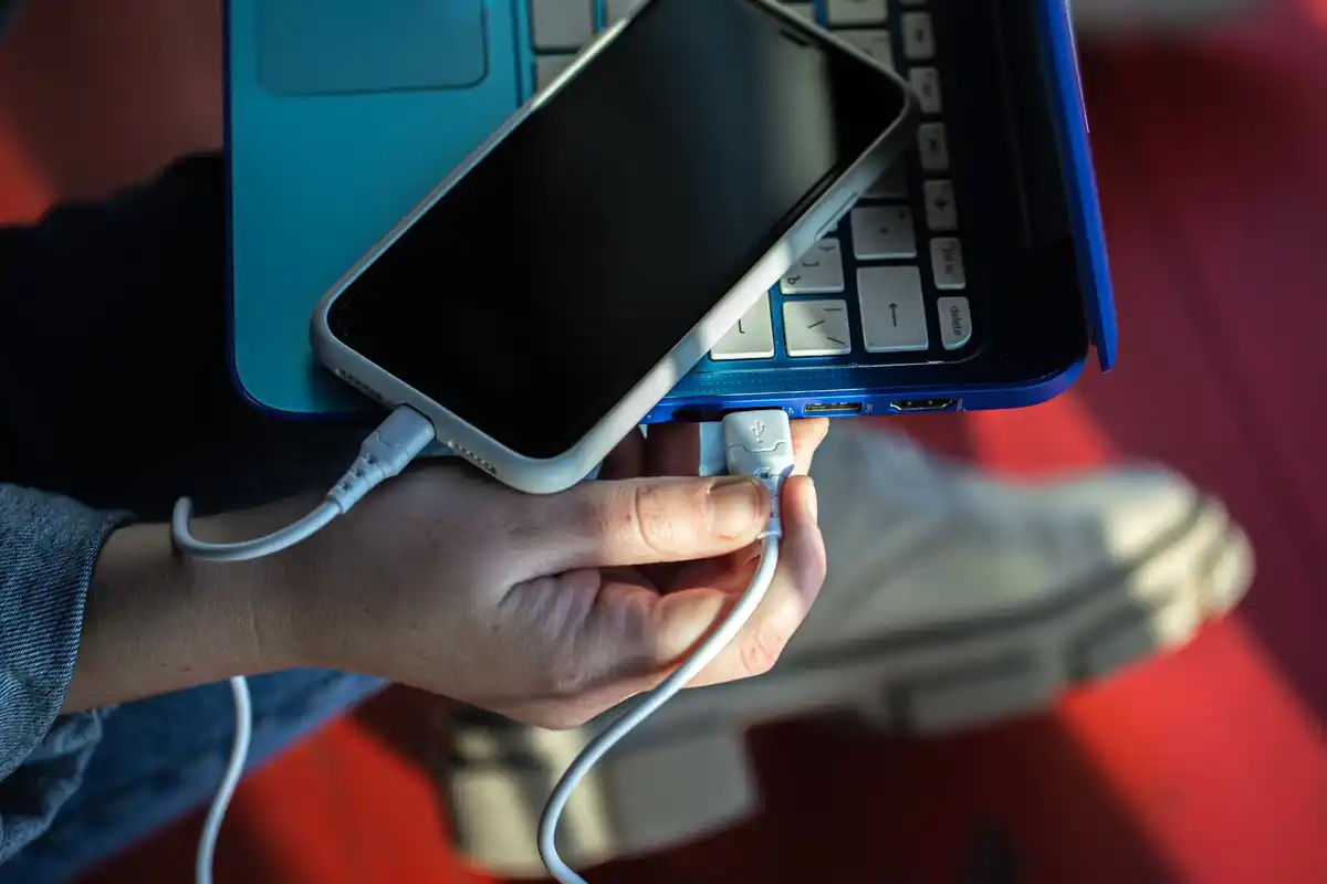 lithium-ion battery usage smartphone