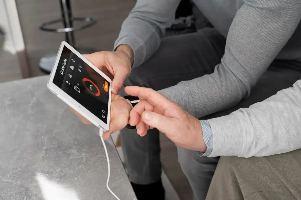 smartphone battery health app showing charge level