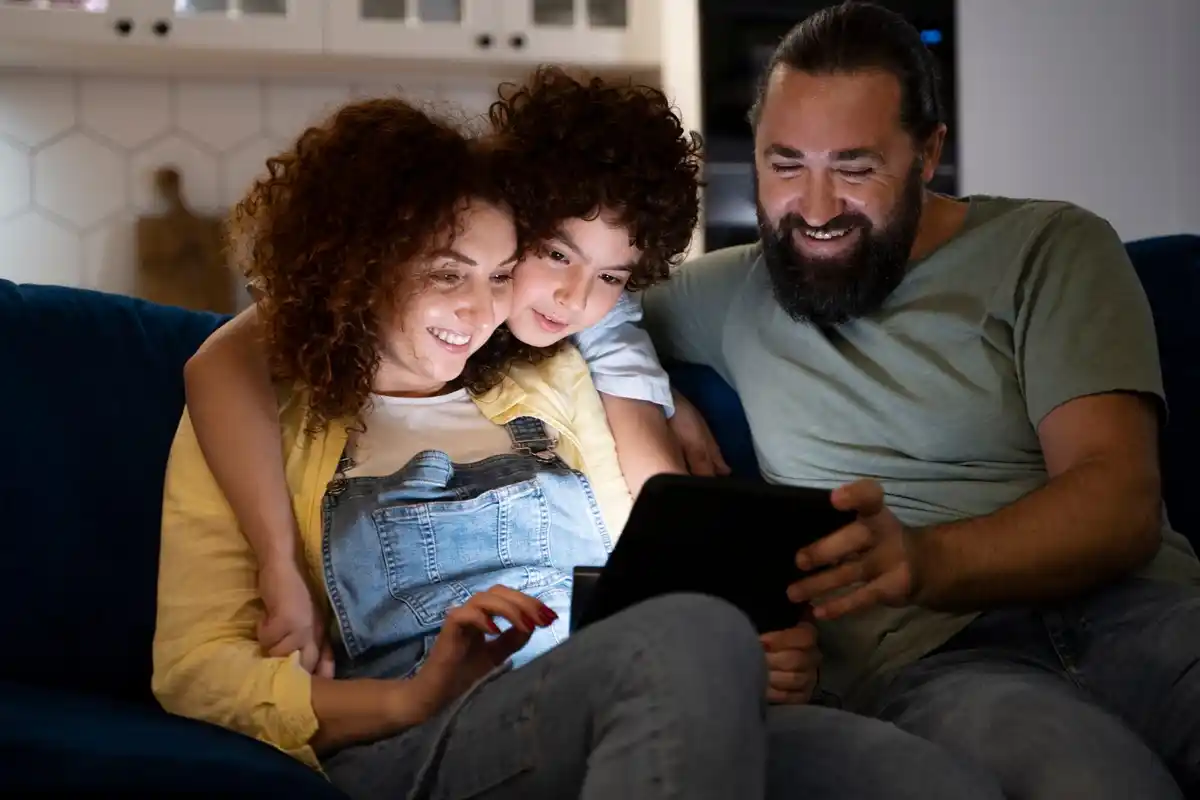 family using digital calendar app
