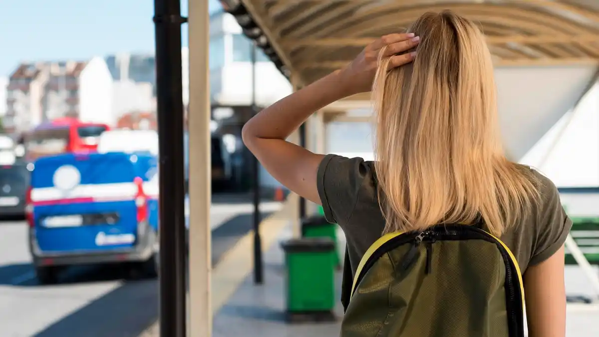 budget travel tips Netherlands airport local transport savings