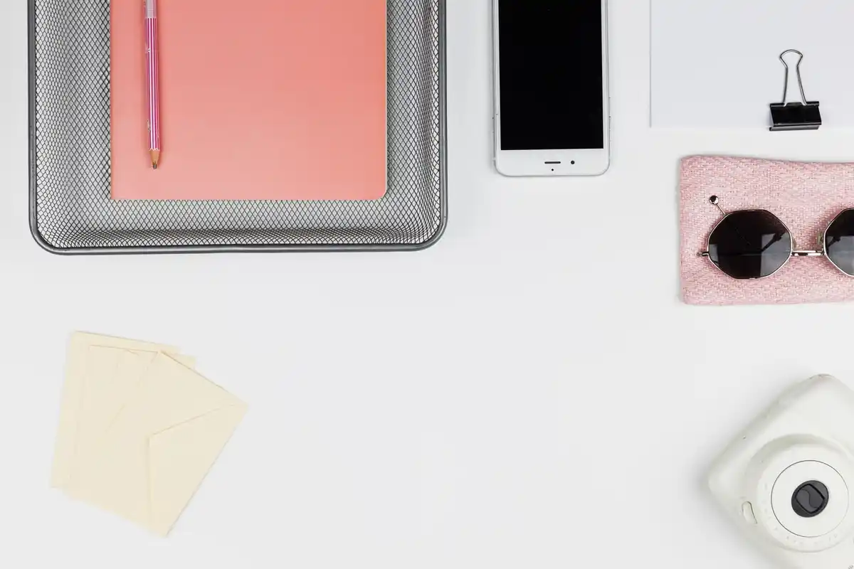 home office tidy desk minimalist