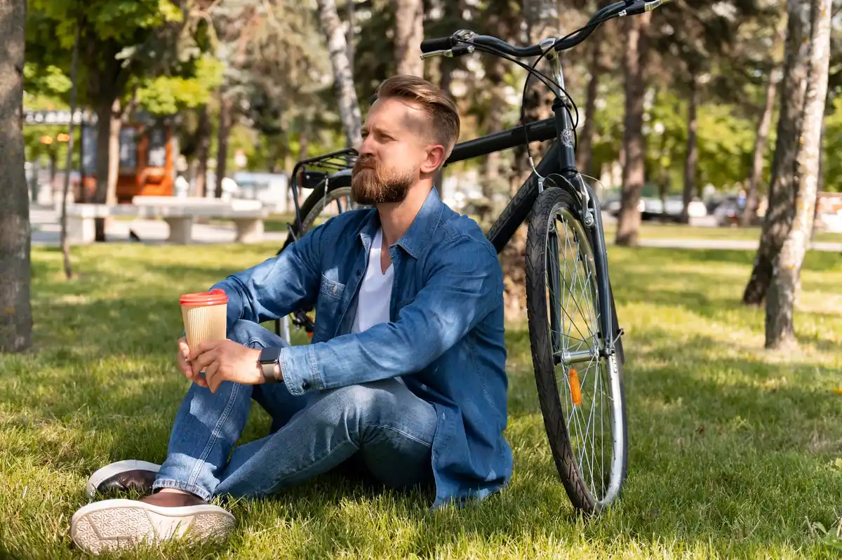 taking short breaks at work park outdoors