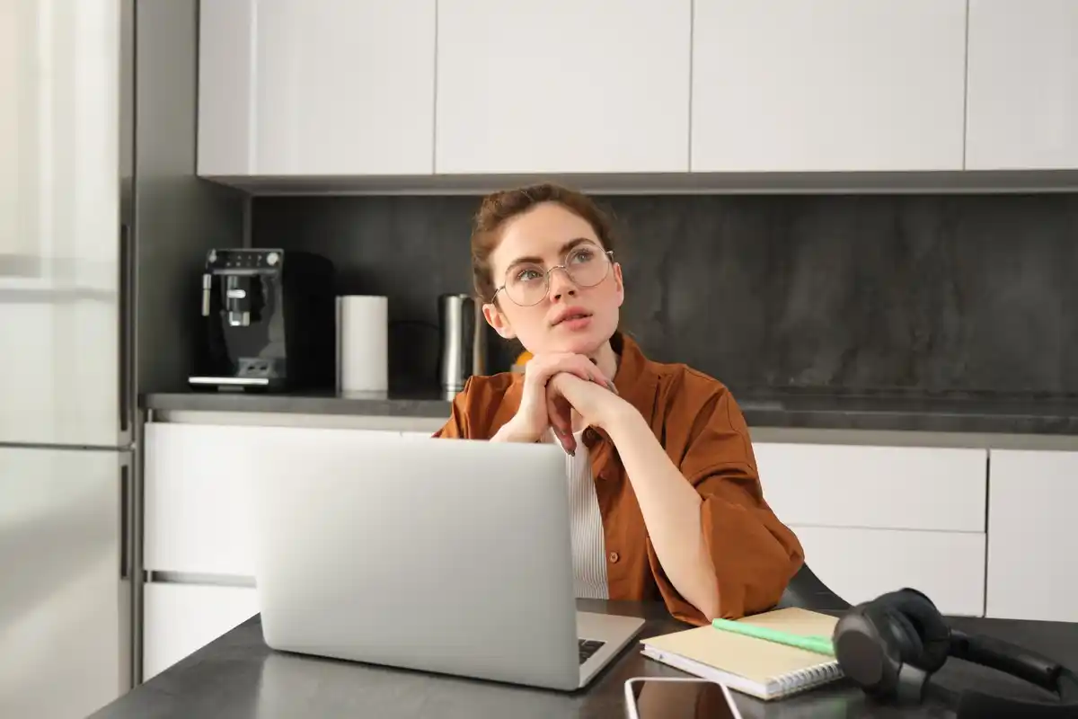 focused person working without distractions, clean desk