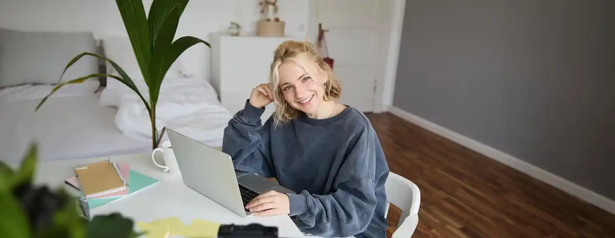 Dutch freelancer working from home free time