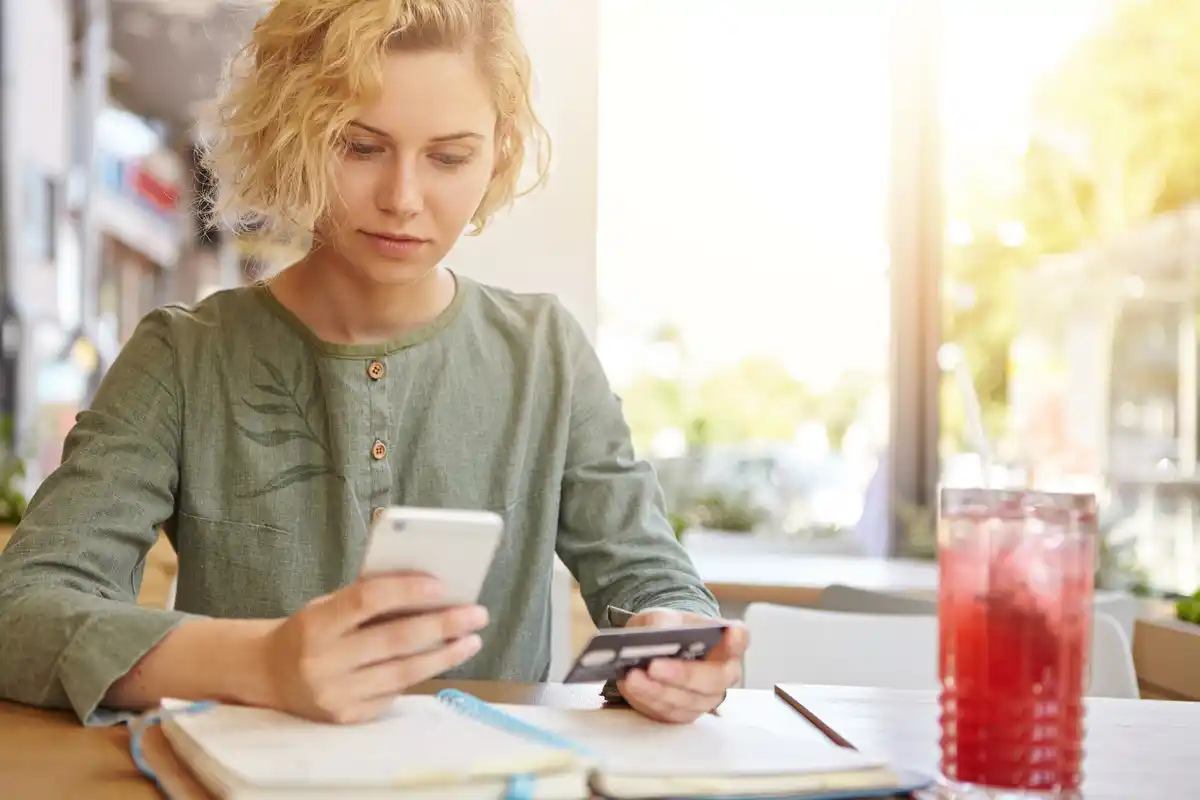 Netherlands person using phone time management