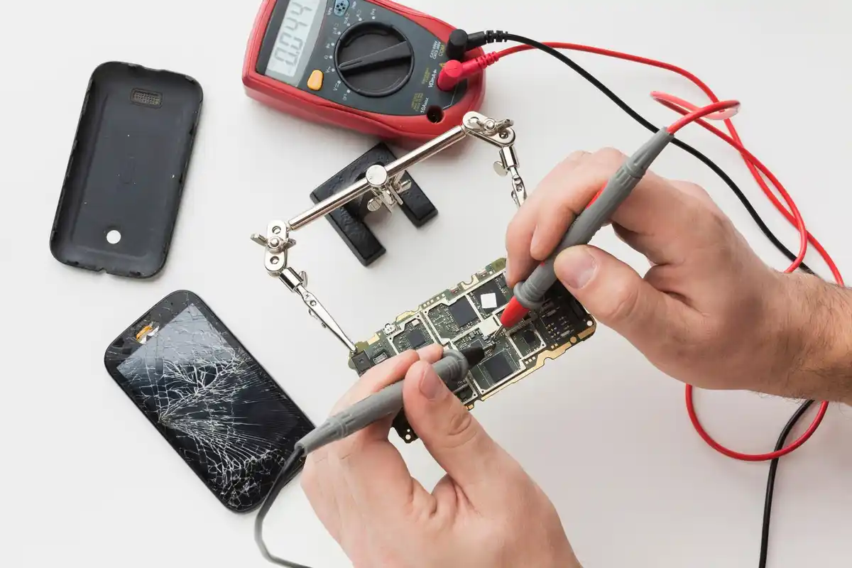 smartphone maintenance cleaning battery protection