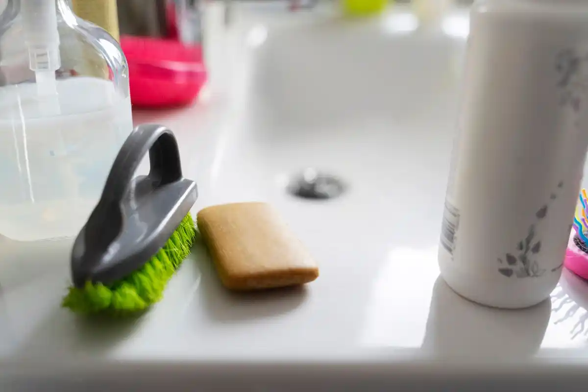 household cleaning mistakes kitchen bathroom