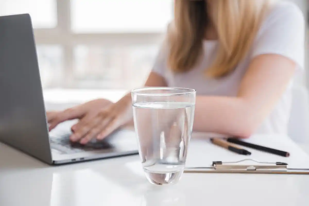 water glass hydration healthy lifestyle
