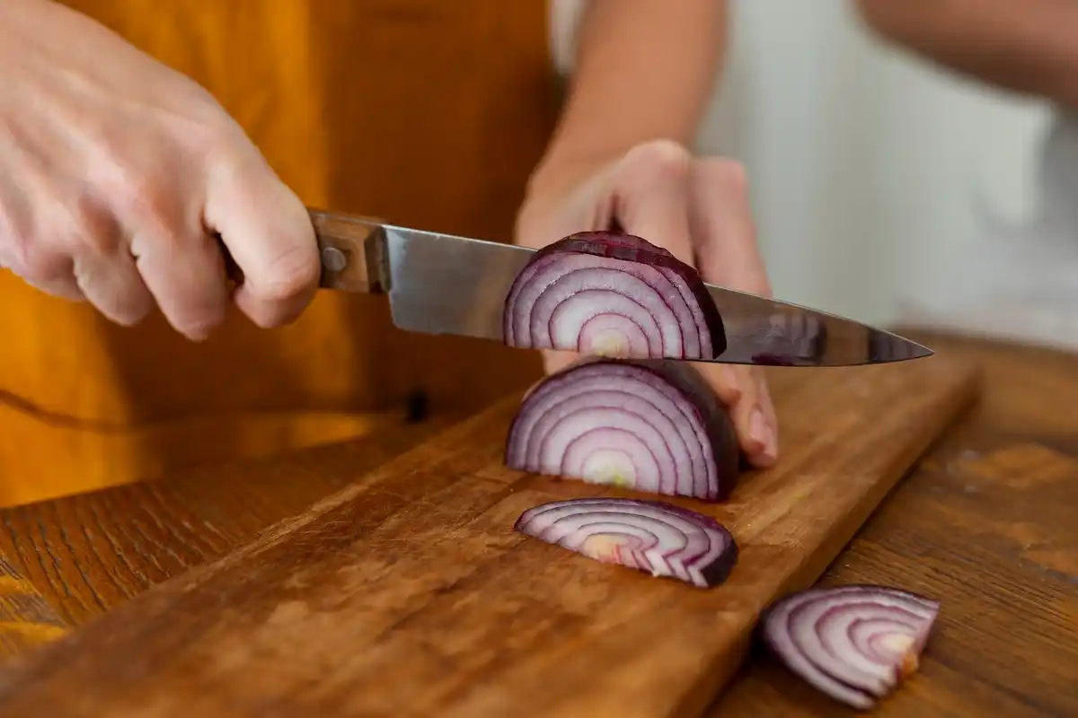 onion cutting no tears kitchen hack