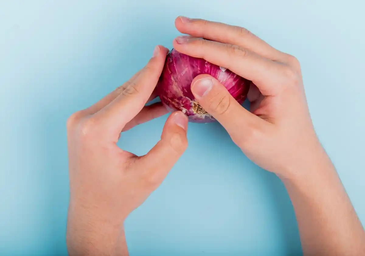 onion cutting with no tears kitchen tip