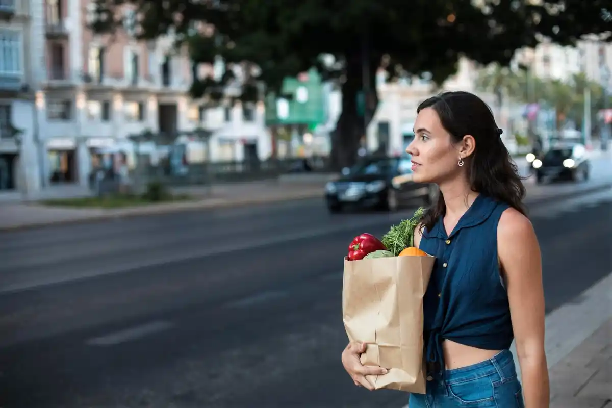 Person using meal kit delivery service in the Netherlands