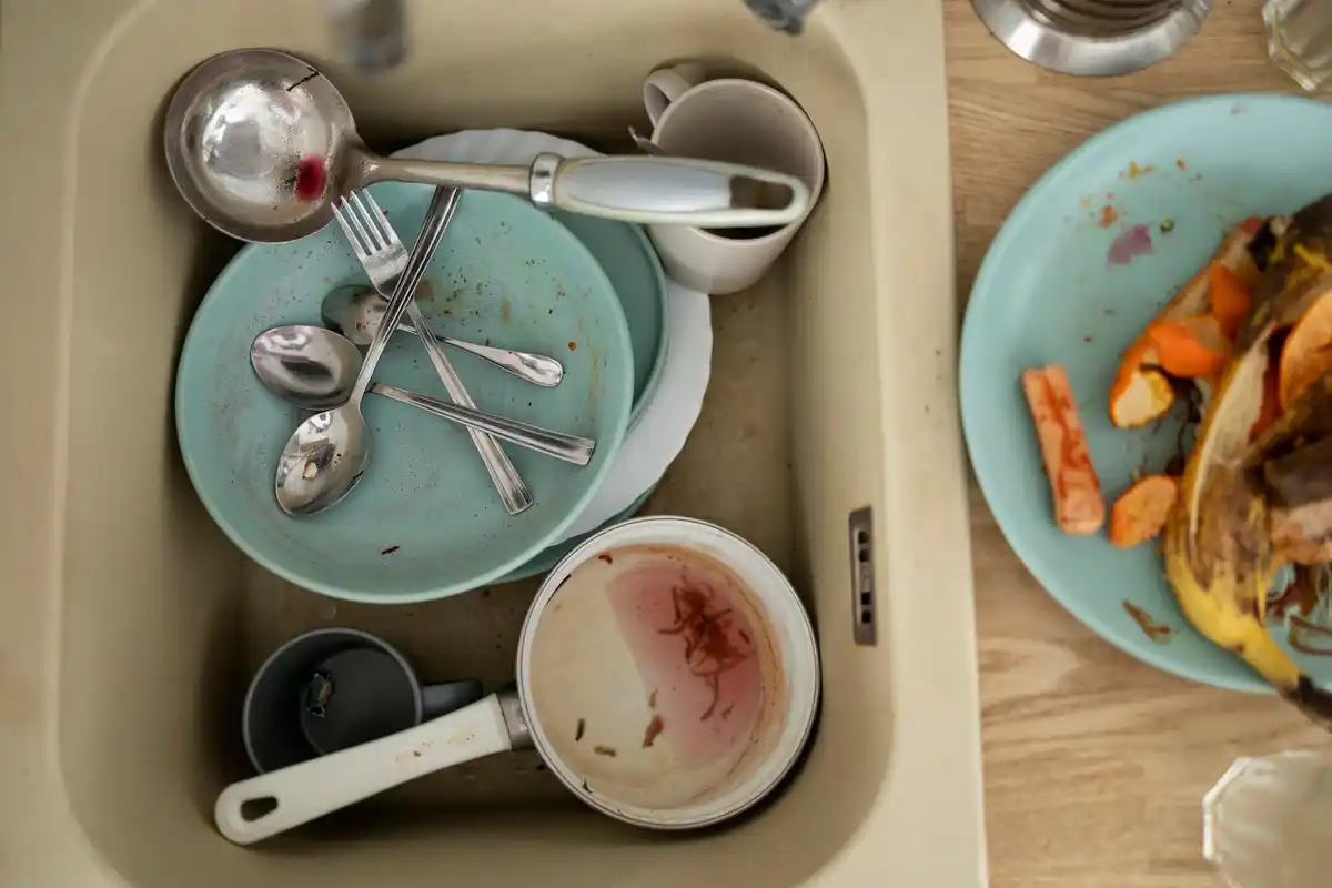 burnt pan cleaning baking soda and vinegar